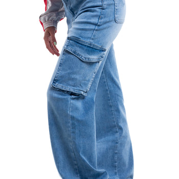 Jeans cargo azul claro con bolsas laterales – Marina Cargo