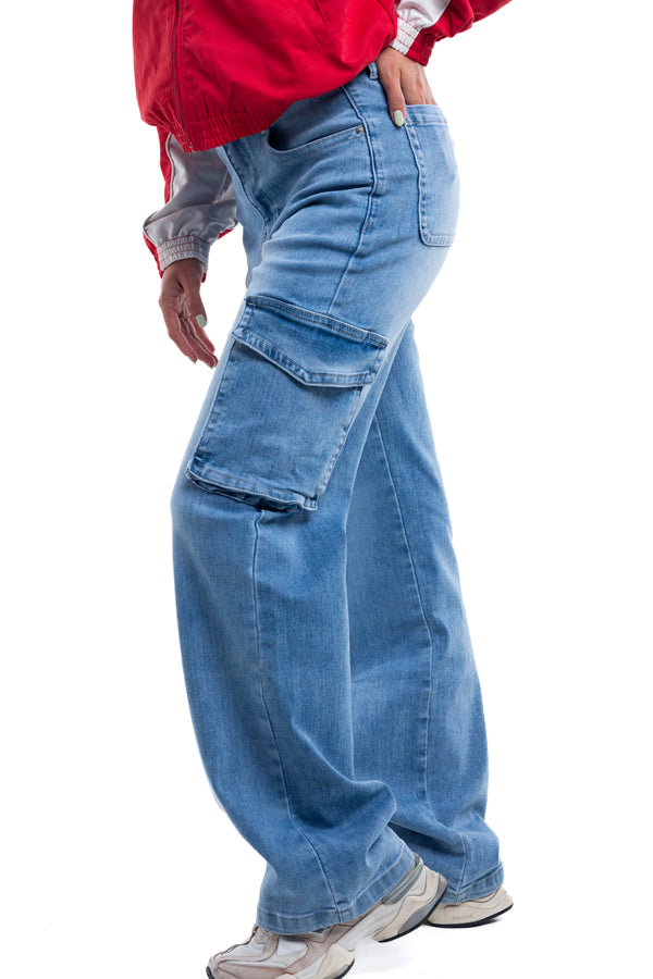 Jeans cargo azul claro con bolsas laterales – Marina Cargo